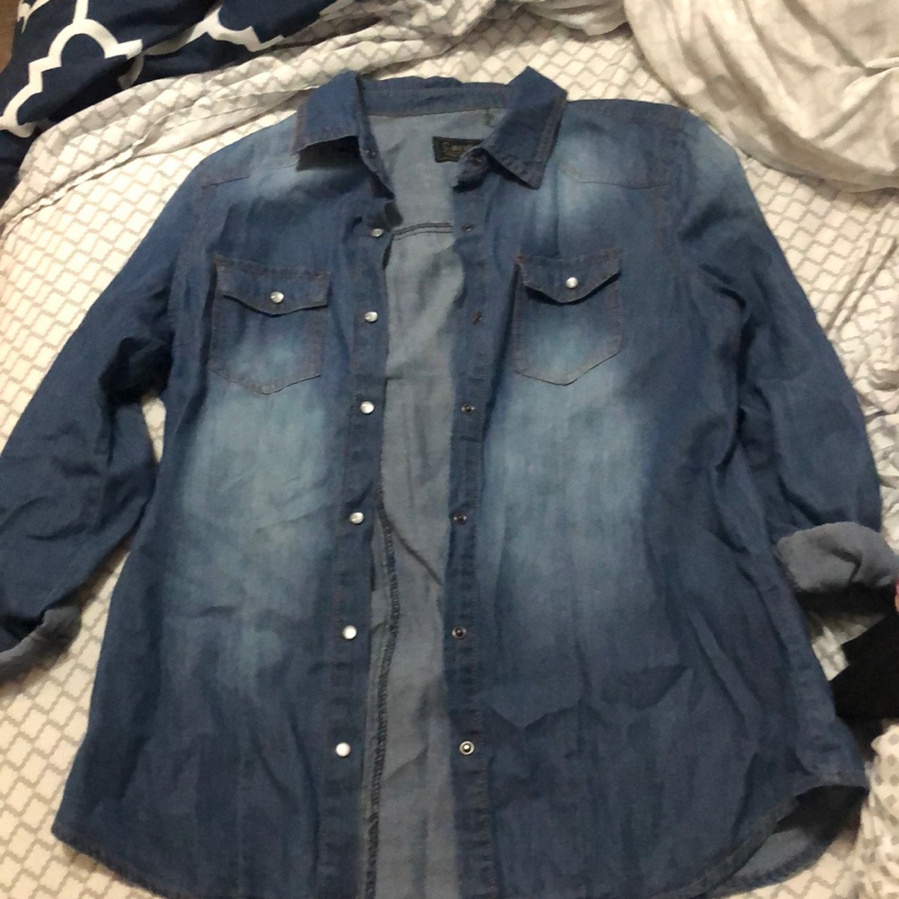Long Sleeve Buttoned Down Denim Shirt